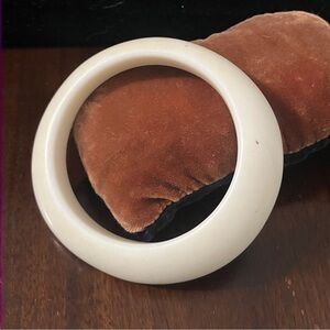Vintage Cream Bakelite / Plastic Asymmetric Bangle